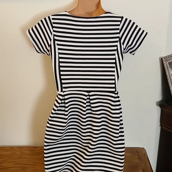 Black and white striped dress girls size 10-12 - Picture 4 of 7